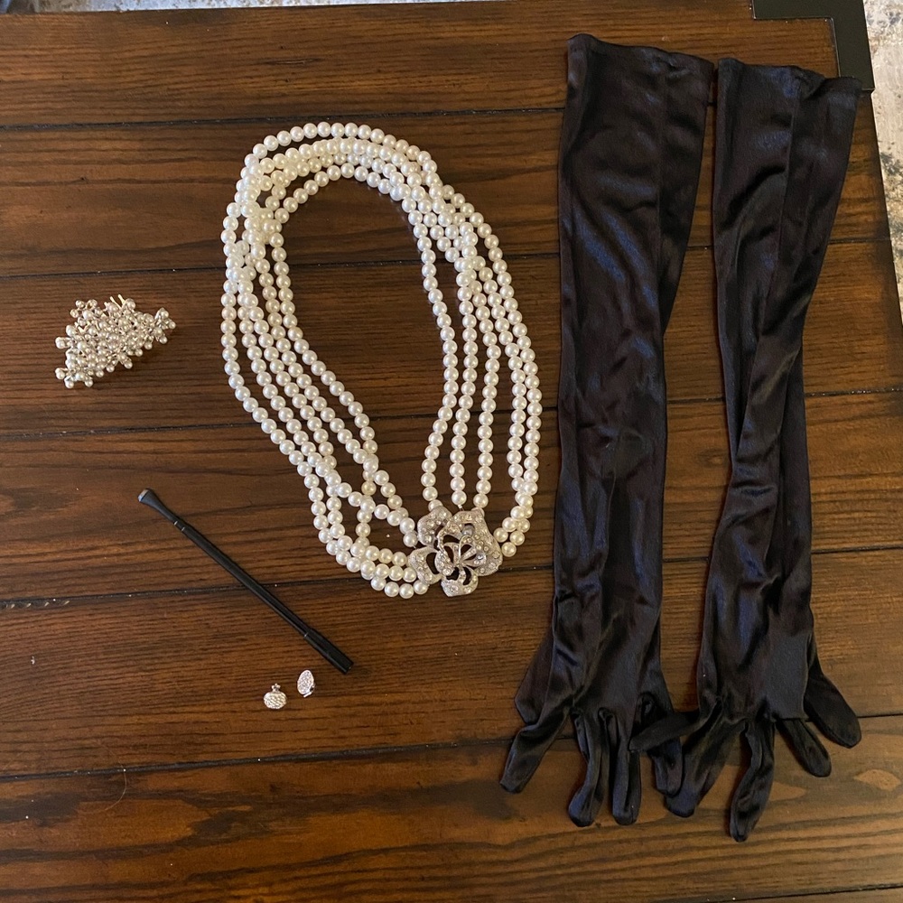 HALLOWEEN Breakfast at Tiffany’s Accessories